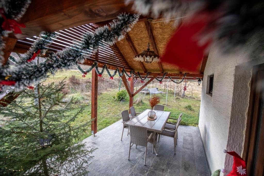 Holiday House On The Riverside 오굴린 외부 사진